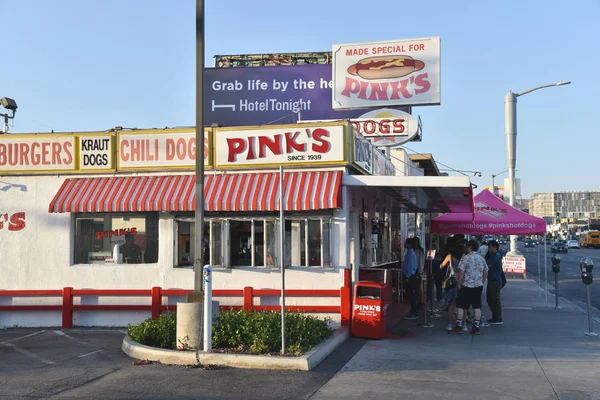 Stand de cachorro quente do rosa — Fotografia de Stock