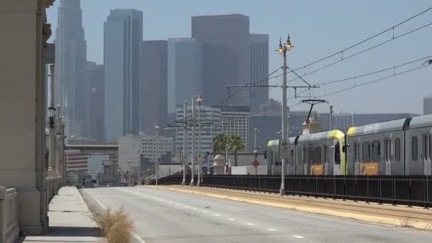 Los Angeles July 2019 Metro Silver Line Going 1St Street — Stock Video