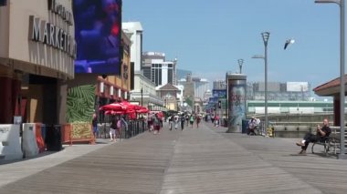 Atlantic City, Nj - 30 Haziran 2019: Atlantic City Boardwalk artık eskiden olduğu büyük kalabalığı paketlemiş değil