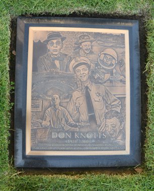 Aktör Don Knott'un Mezar Taşı