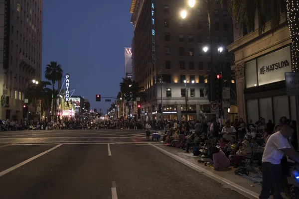 Crowds gather for the Hollywood Christmas Parade — Stock Photo, Image