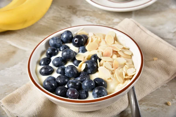 Yogurt with blueberries and almonds — Stock Photo, Image