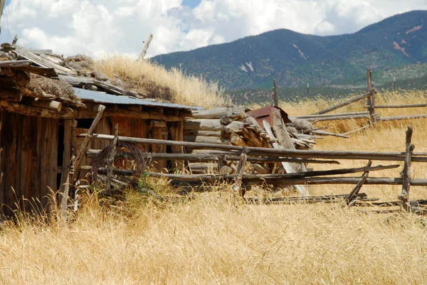 Ruinen einer alten Ranch im Südwesten — Stockfoto