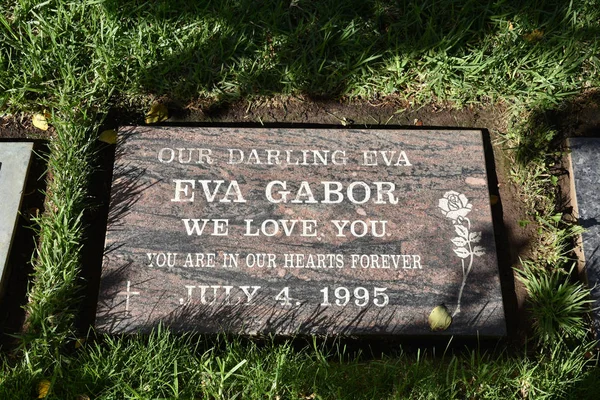 Eva Gabor grav — Stockfoto