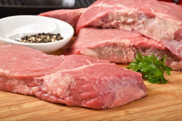 Uncooked beef sirloin steaks — Stock Photo, Image
