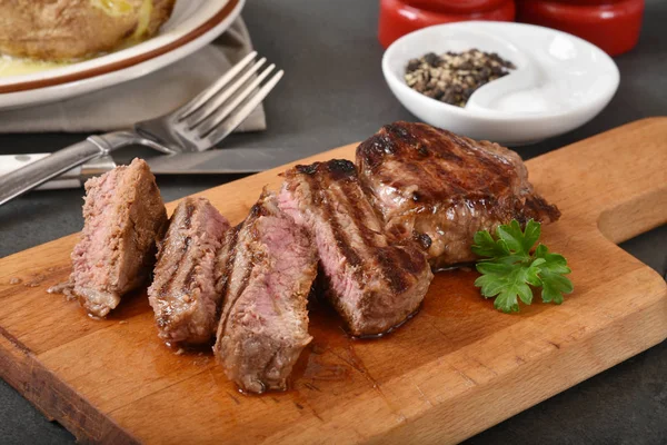 Filete de solomillo en rodajas jugosas — Foto de Stock