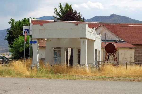 Opuszczona stacja benzynowa na południowym zachodzie — Zdjęcie stockowe