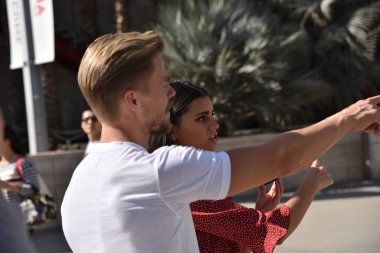 Derek Hough ve Hayley Erbert Urban Light'ta