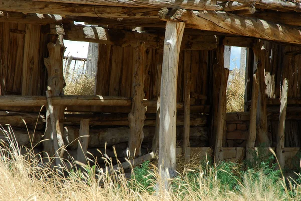 Alte verlassene Ställe — Stockfoto