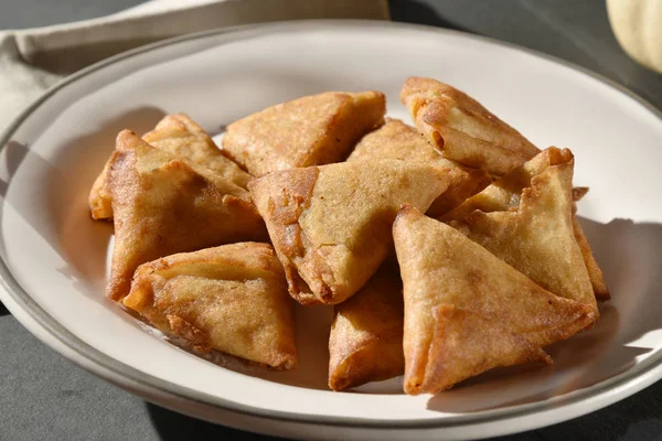 Kurczak Tikka Samosas — Zdjęcie stockowe