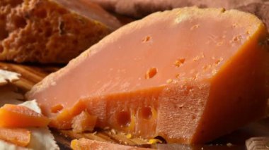 Krakerile Gurme Fransız Mimolette peyniri