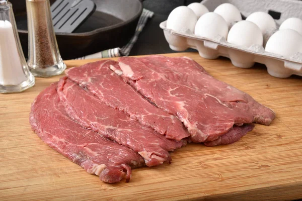 Raw steak and eggs — Stock Photo, Image