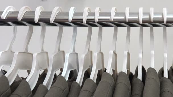 Kleding Kleerhangers Een Kleding Rek Een Kledingfabriek — Stockvideo