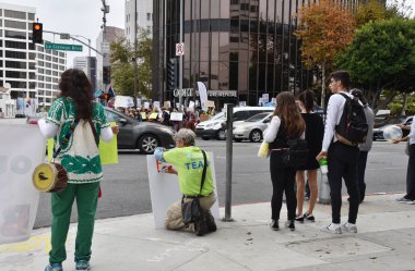 İklim protestocular işaretleri oluşturma
