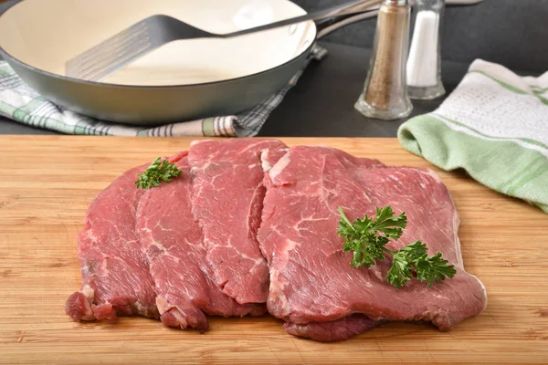Gourmet beef steaks by a frying pan — Stock Photo, Image