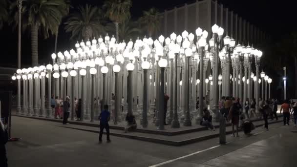 Multidões Turistas Reúnem Urban Light Para Tirar Fotos Instagram — Vídeo de Stock