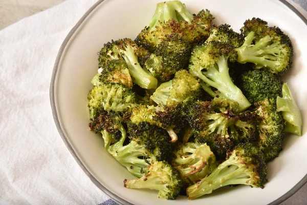 Pečená brokolice s česnekem — Stock fotografie