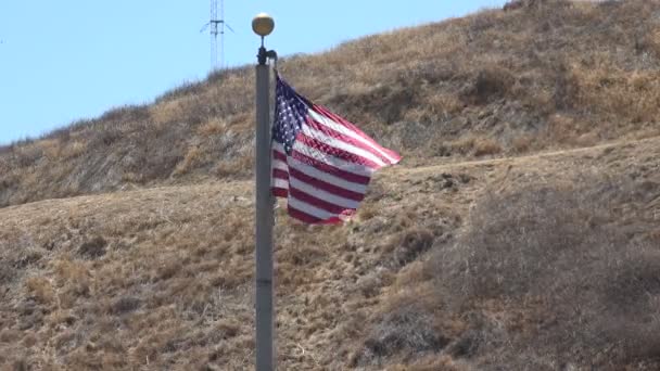 Egy Amerikai Zászló Lobogott Sivatagban — Stock videók