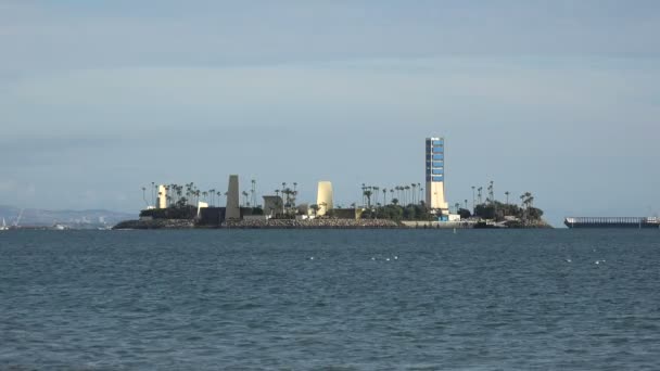 美国加利福尼亚州长滩海岸外的一个用来钻探石油的Thums或Astronaut群岛 — 图库视频影像