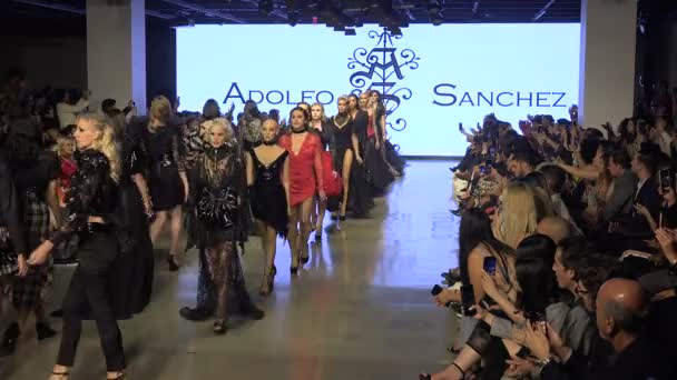 Los Ángeles Octubre 2019 Desfile Modelos Moda Pasarela Durante Semana — Vídeo de stock