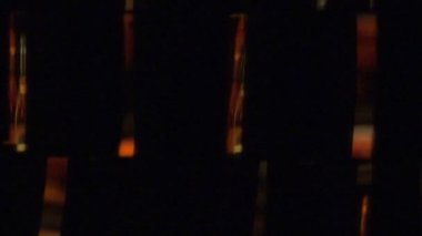 Renkli parıldayan ışık şeritlerinin soyut hareket arkaplanı