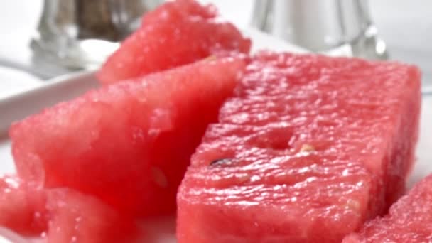 Schieberegler Über Frische Reife Wassermelonenscheiben Geschossen — Stockvideo