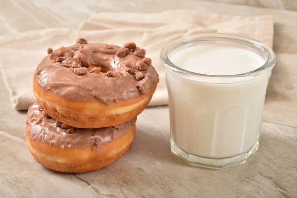 Donuts and milk — Stock Photo, Image