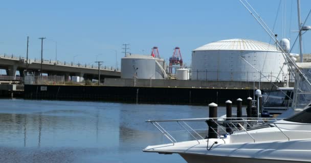 Tanques Armazenamento Petróleo Produtos Químicos Uma Entrada Porto Los Angeles — Vídeo de Stock