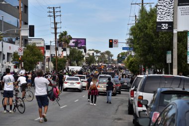 Los Angeles, CA / USA - 30 Mayıs 2020: Black Lives tarafından engellenen 3. sokak George Floyd 'un öldürülmesi üzerine protestocular