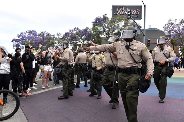 West Hollywood Usa Maja 2020 Policja Pracuje Nad Kontrolą Protestujących — Zdjęcie stockowe