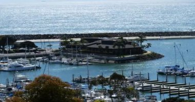 Dalgakıran Dana Point California 'daki güzel limana