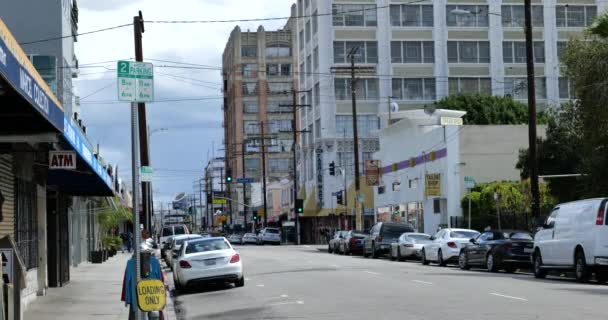 美国加利福尼亚州洛杉矶 2020年3月20日 洛杉矶时尚区的街道在验尸官检疫令颁布前不久空无一人 — 图库视频影像