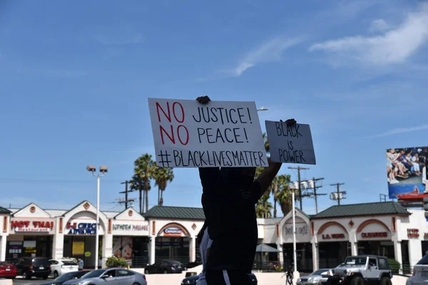 Los Angeles Usa Травня 2020 Protester Holding Peace Jusice Sign — стокове фото