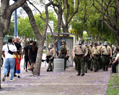 Batı Hollywood, CA / USA - 30 Mayıs 2020: Siyahi Yaşamları Kontrol Etmek İçin Polis Yürüyüşü Protestoları patlak verdi