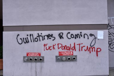 Los Angeles, CA / USA - 30 Mayıs 2020: Black Lives Matter protestosundan sonra Batı Los Angeles 'ta kalan diğer nedenler için graffiti
