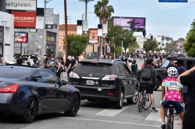 Los Angeles, CA / USA - 30 Mayıs 2020: Black Lives tarafından engellenen 3. sokak George Floyd 'un öldürülmesi üzerine protestocular