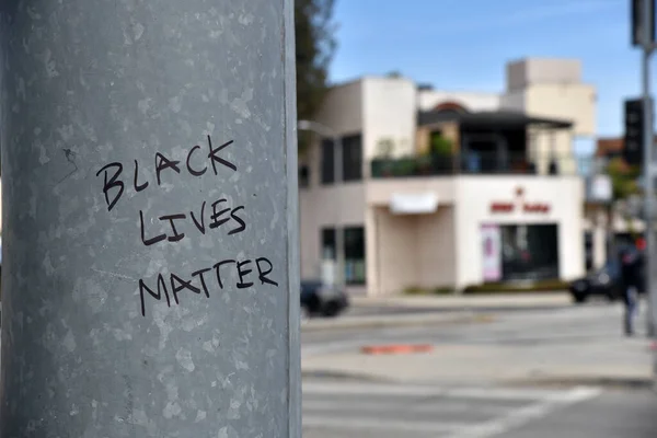 Los Angeles Eua Maio 2020 Black Lives Matter Pintado Poste — Fotografia de Stock