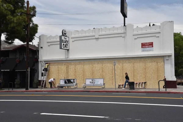 Los Angeles Usa June 2020 Workmen Boarding Bar Sunset Boulevard — Stock Photo, Image