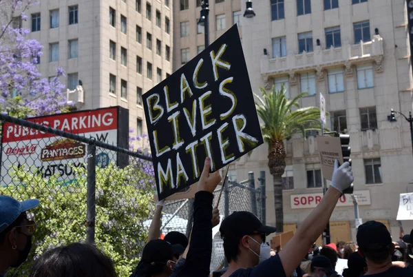 Hollywood Usa Junio 2020 Black Lives Matter Manifestantes Sostienen Pancartas Fotos de stock