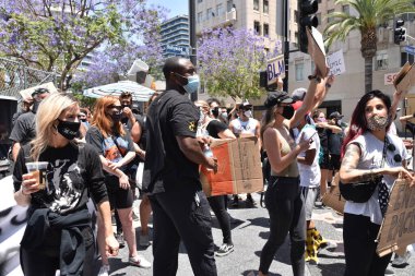 Hollywood, CA / USA - 3 Haziran 2020: Hollywood ve Vine caddelerinde George Floyd için Barışçıl Siyahi Yaşamı Önemli Protesto