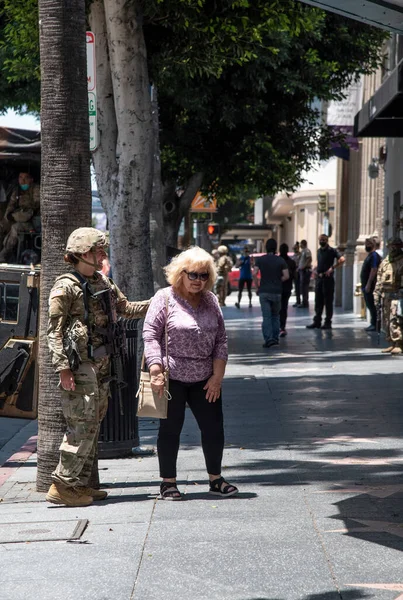 Hollywood Eua Junho 2020 Oficial Guarda Nacional Califórnia Estacionado Hollywood — Fotografia de Stock