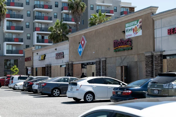 Long Beach Usa June 2020 Social Distancing Customers Waiting Too — стокове фото