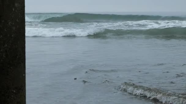 Waves Rolling Shore Overcast Day Super Slow Motion — Αρχείο Βίντεο