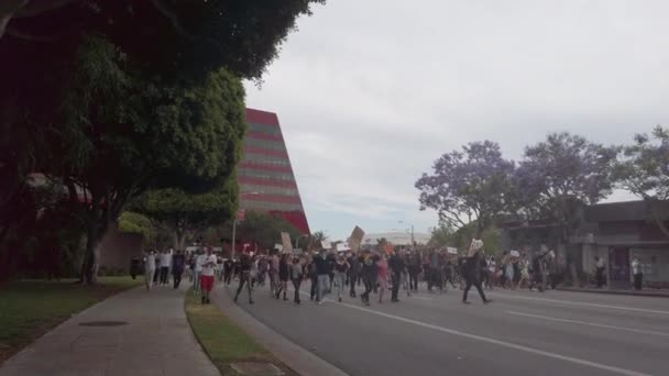 West Hollywood Usa June 2020 Black Lives Matter Protesters Marching — Stockvideo
