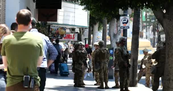 Hollywood Usa June 2020 Army National Guard Troops Hollywood Walk — стокове відео