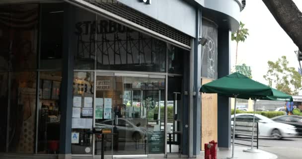 West Hollywood Estados Unidos Junio 2020 Abordaron Starbucks Largo Santa — Vídeo de stock