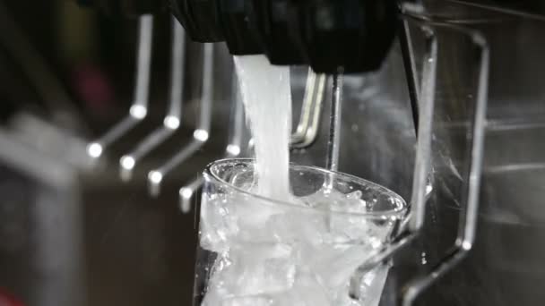 Filling Glass Soda Fountain Restaurant — Stockvideo