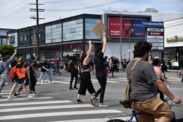 Los Angeles Usa Május 2020 Black Lives Matter Tüntetők Vonulnak — Stock Fotó