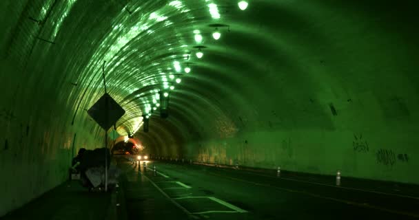 ロサンゼルスの2番街トンネルの交通 — ストック動画