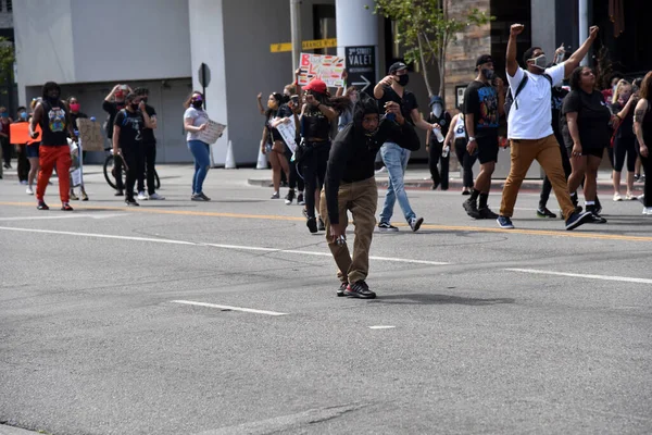 Los Angeles Usa May 2020 Διαδηλωτής Οργισμένης Μαύρης Ζωής Σπρέι — Φωτογραφία Αρχείου